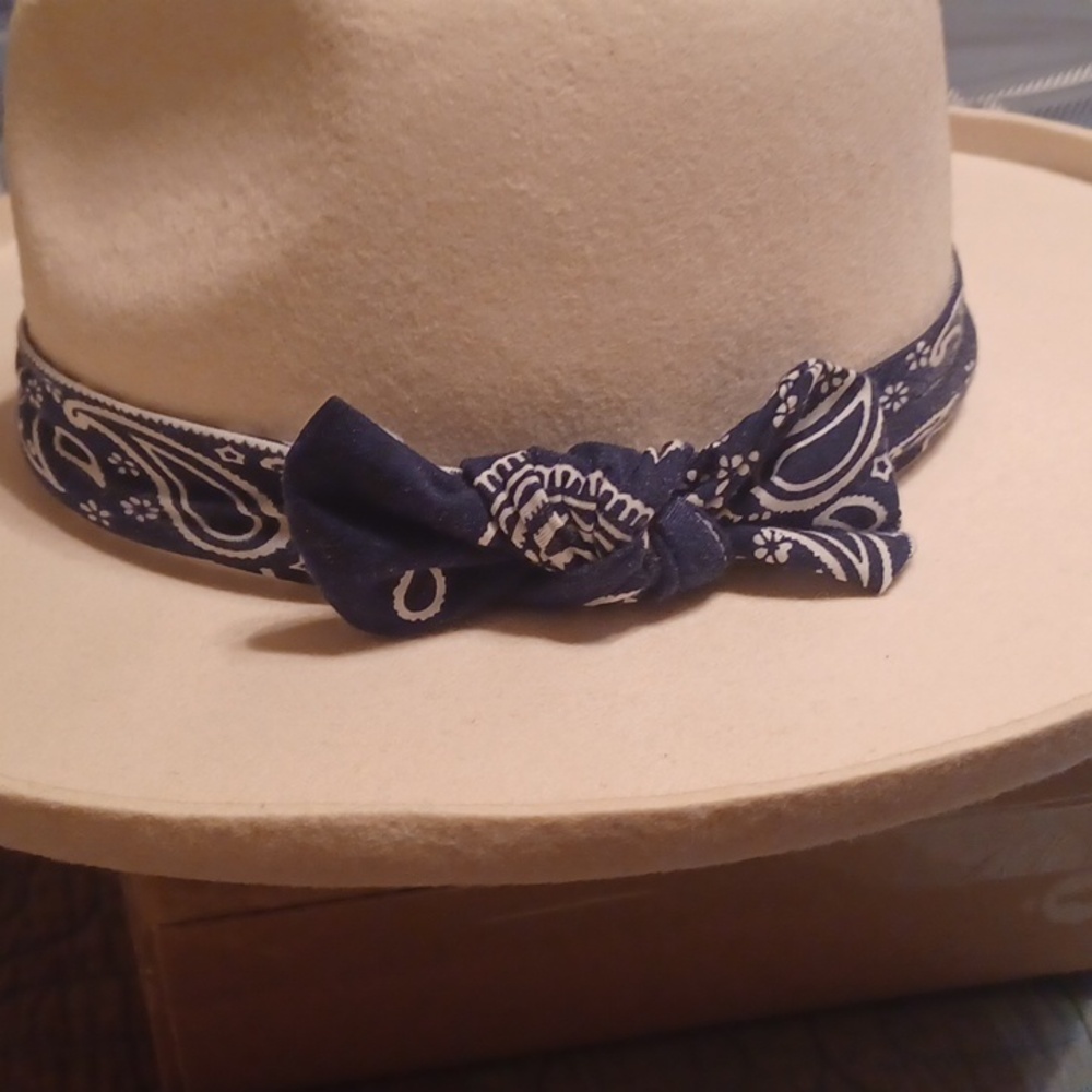 White Walrus Hats Wide Brim Hat with Pencil Rim & Blue Bandana Band - Picture 4 of 5